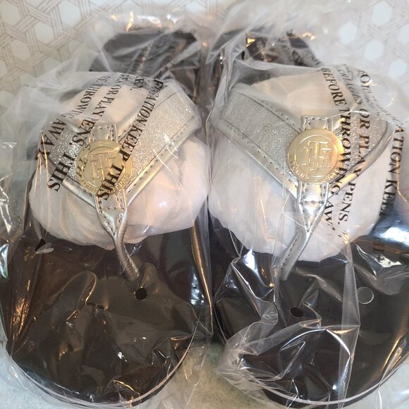 NEW Tommy Hilfiger Sandals in Silver and Black Sz 8 M Clove - Picture 4 of 6